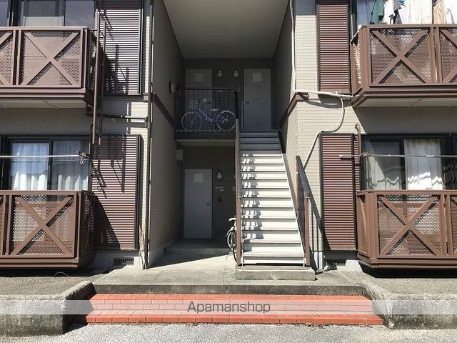 ハイツ北小松 1号棟の玄関写真
