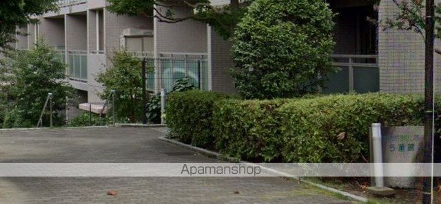 よこすか・四季の街パークヒルズそよ風の丘5番館の玄関写真