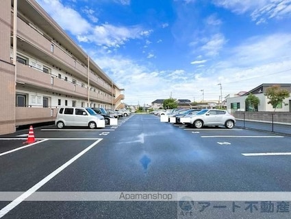イヒラニハイツ[1R/35m2]の駐車場