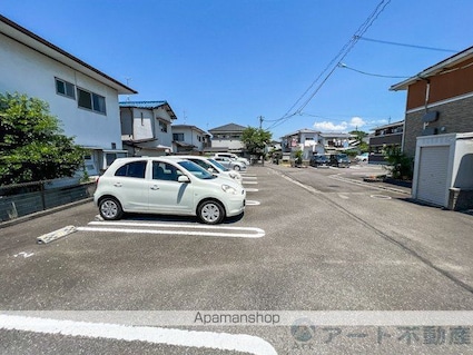 ル　プランタン[2DK/45.89m2]の駐車場3