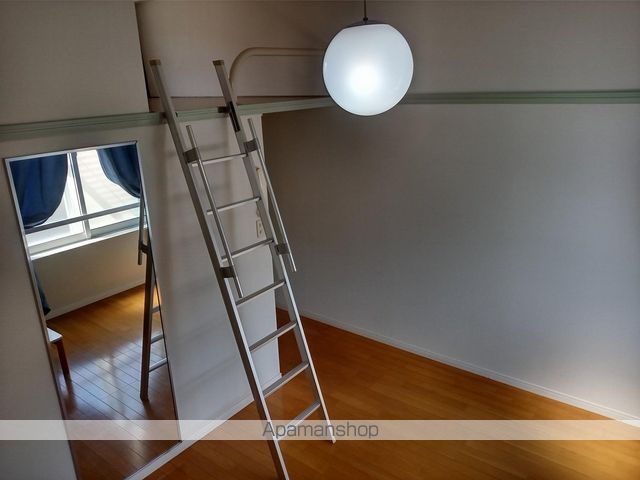 レオパレスロイヤル岩切IIIの内装写真