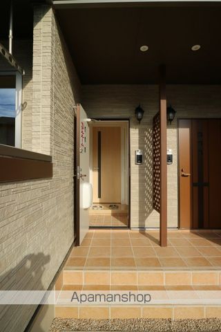 ヴィオラ華城Aの玄関写真