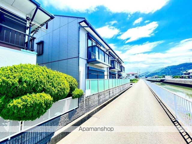 和歌山県和歌山市布引[1LDK/44.8m2]の外観3