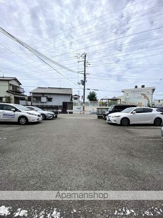 ラトゥール[2LDK/55.71m2]の駐車場3