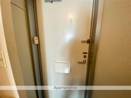 レオパレスＭ[1K/19.87m2]の玄関