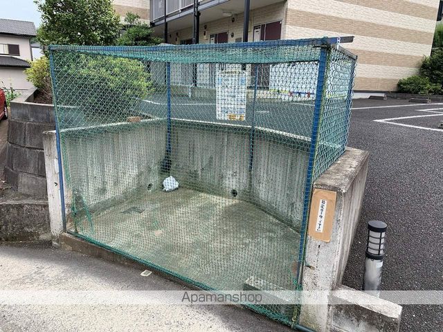 レオパレスラ ヴェルジェIIの玄関写真