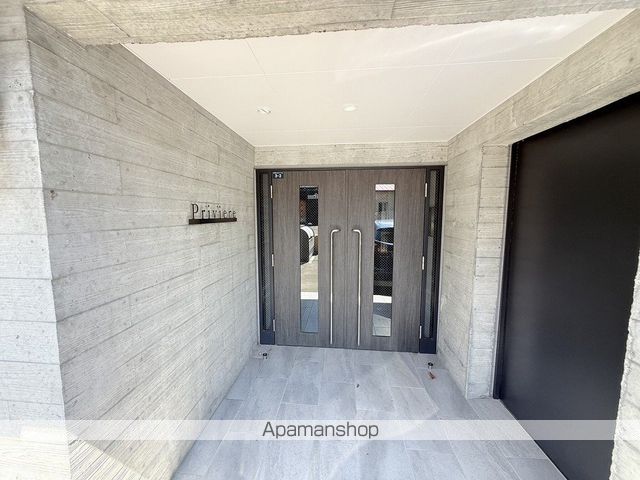 プリヴィエール西町の玄関写真