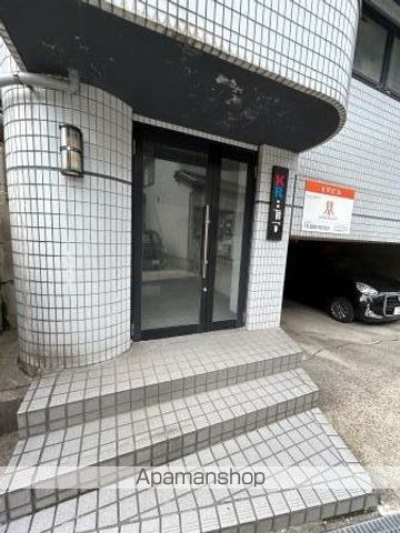 KRビルの玄関写真