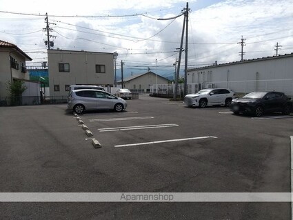 グランツⅠ[1LDK/50.55m2]の駐車場