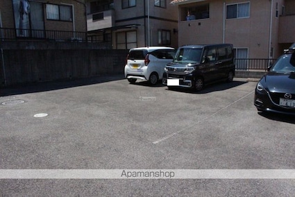 シティハイツ金山[2DK/40.02m2]の駐車場