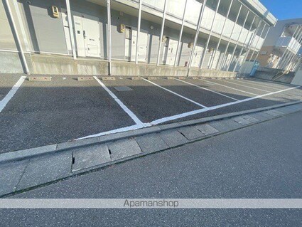 レオパレスＳＨＩＯＨＡＲＡ[1K/23.18m2]の駐車場