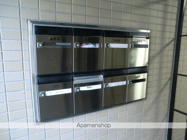 オフビルの玄関写真