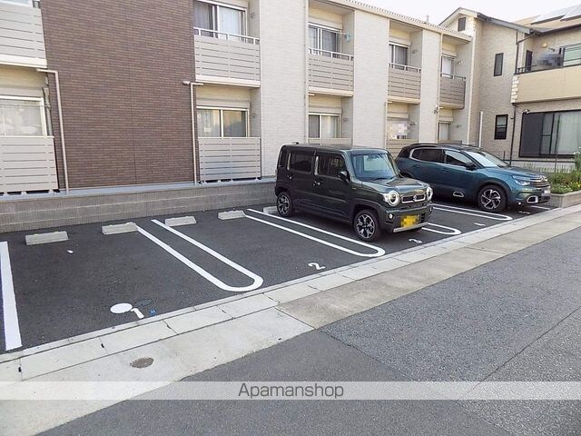 愛知県名古屋市西区中小田井５丁目[1K/23.17m2]の駐車場