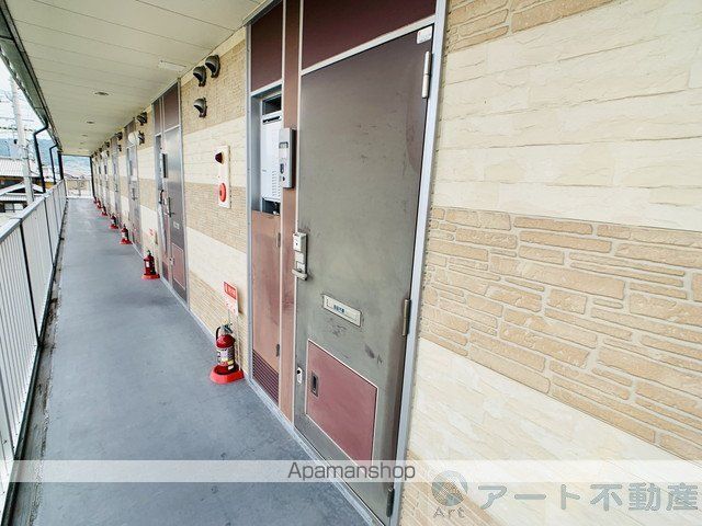 レオパレスグランドカメリアVIの玄関写真
