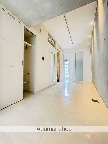 SLANT WALLSの内装写真
