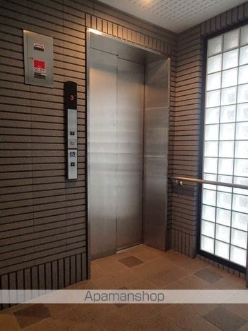 AT HOMEの外観写真