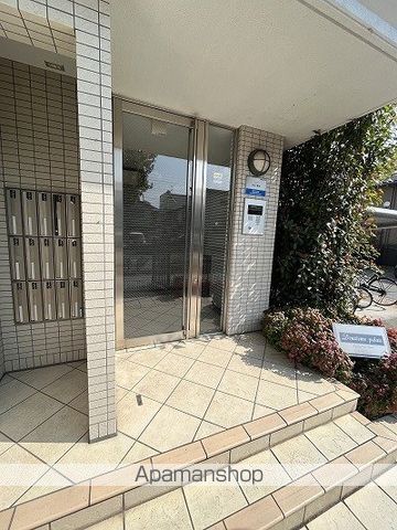 ドゥジェーム・パレーの玄関写真