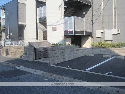 レオパレスフリーダムベッセルⅢ[1K/20.28m2]の駐車場