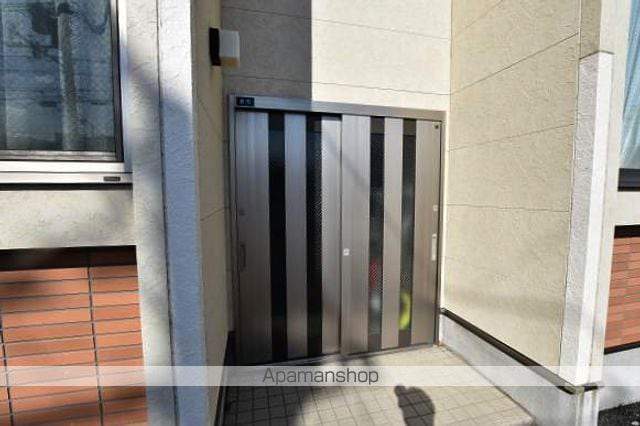 クレステッドピジョンの玄関写真