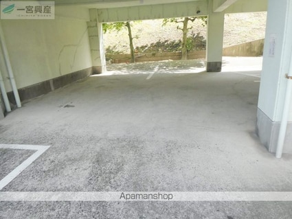 サンハイム和泉[2DK/38.88m2]の駐車場2