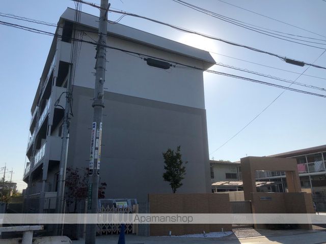マンション東岡の外観写真