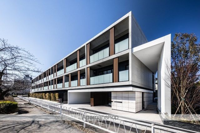 ピアース都立大学の外観写真