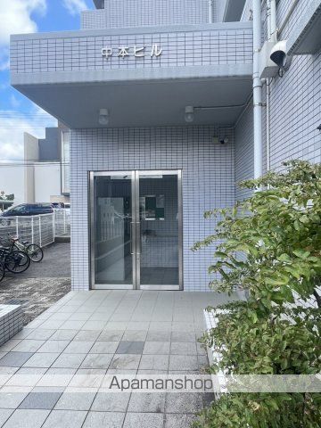中本ビルの玄関写真