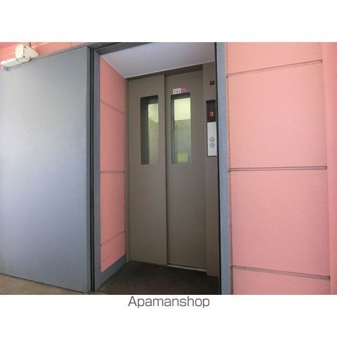 栄通り5IKハイツの外観写真
