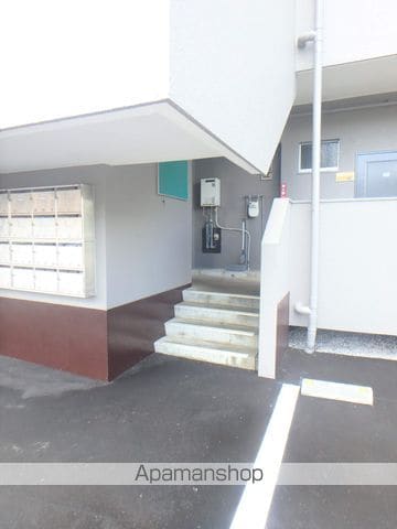 日栄コーポの玄関写真