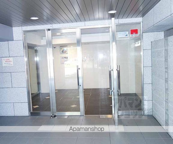 エスリード西大路駅前の玄関写真