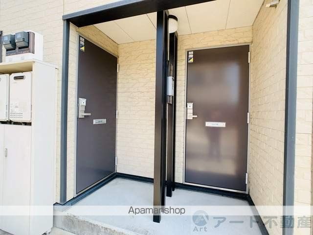 レオパレスTAKANAWAの玄関写真