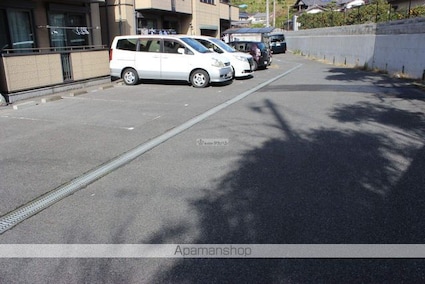 広島県尾道市因島中庄町[3DK/58m2]の駐車場2