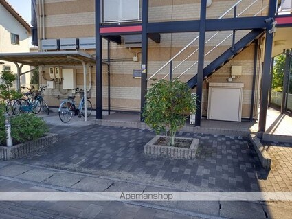 レオパレスＦｕｎ[1K/22.35m2]のエントランス2