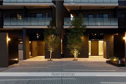 東京都新宿区市谷田町２丁目[2LDK/56.1m2]のエントランス