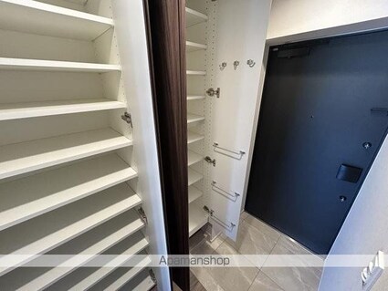 ルフォンプログレ上野御徒町[3LDK/64.39m2]の玄関2