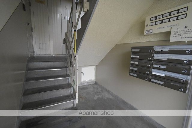 札幌西月寒団地6号棟の玄関写真