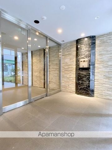 ESRISE堺筋本町の玄関写真