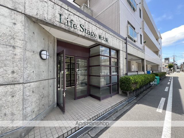 ライフステージ新大阪の玄関写真