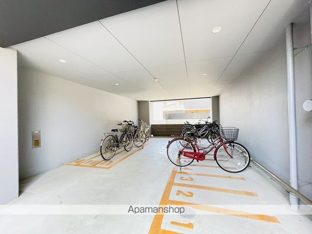 GRANDUKE代官町REVERSOの玄関写真