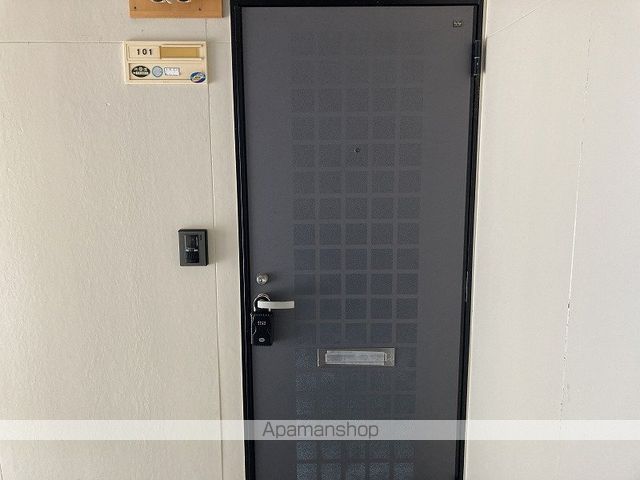 ファミリーハイツB棟の玄関写真