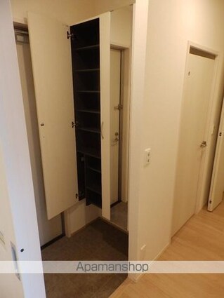 Ｄーｒｏｏｍトラベシア[1R/32.55m2]の玄関