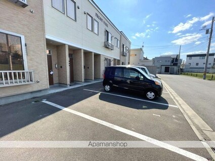 フロントパーク[1LDK/42.22m2]の駐車場1