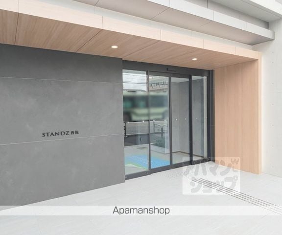 STANDZ西院の玄関写真