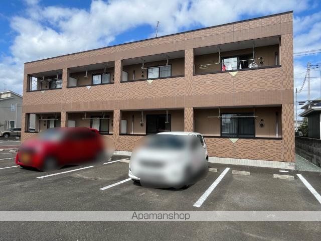 グランディール泰英1号館の外観写真