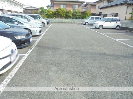 アーバン稲葉[2DK/39.74m2]の駐車場