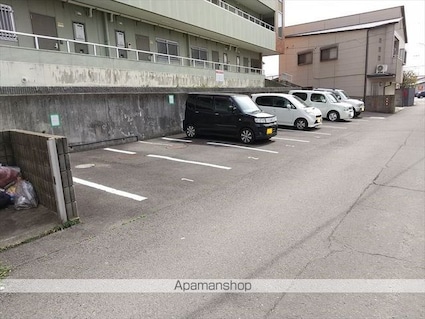エフスタイル六十谷[1K/25.18m2]の駐車場2