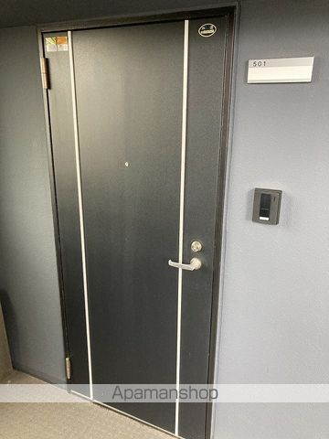 ブラスト東中通の玄関写真