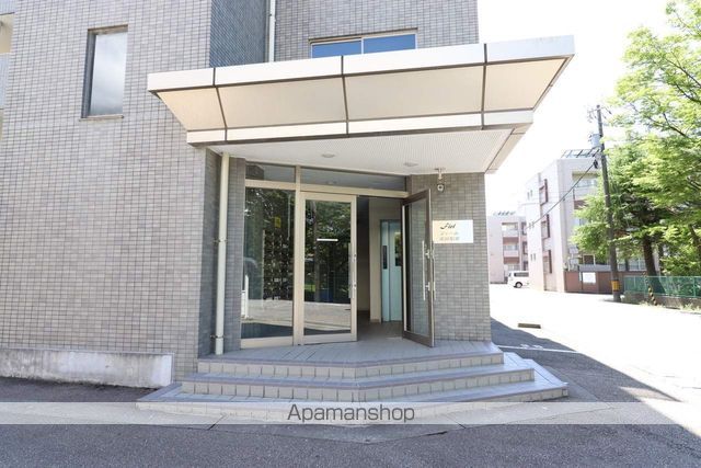 フィール高岡駅南の玄関写真