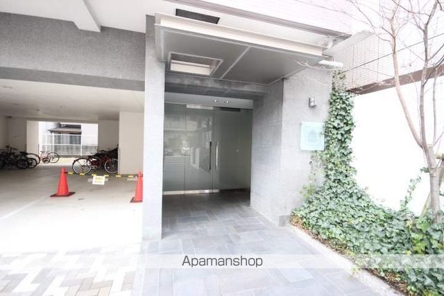 グラビスコート白島の玄関写真