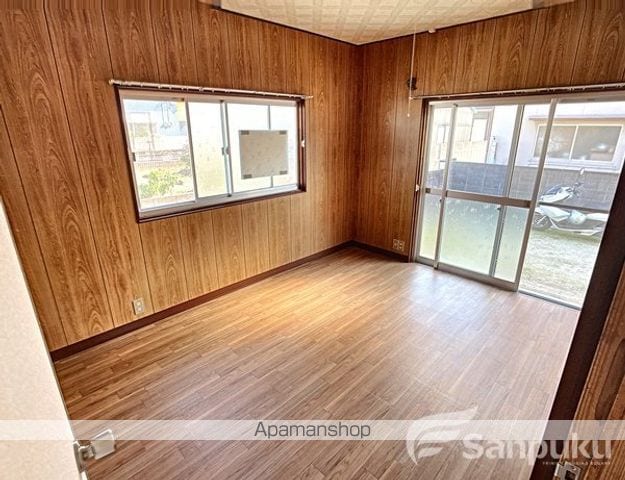 松山市 1階建 築46年の内装写真